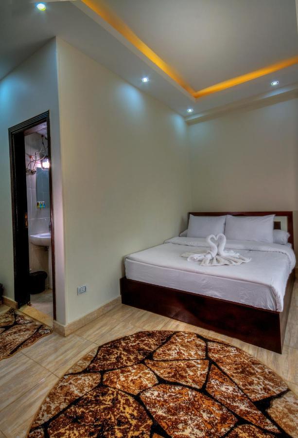 Tut Pyramids View Hotel Kafrat al Jabal ภายนอก รูปภาพ