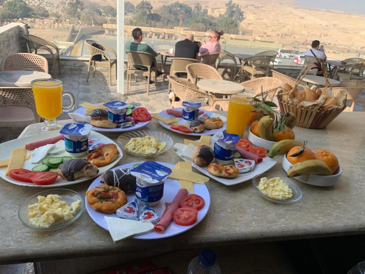 Tut Pyramids View Hotel Kafrat al Jabal ภายนอก รูปภาพ